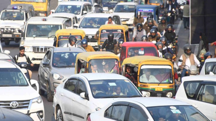 लखनऊ के सात चौराहों पर ट्रैफिक मूवमेंट होगा स्मूथ, नो पार्किंग पर रहेगा फोकस