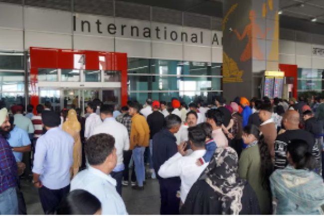 IndiGo Flight Cancellations LIVE Updates: Airline, DGCA Officials Meet; Chaos Continues At Major Airports